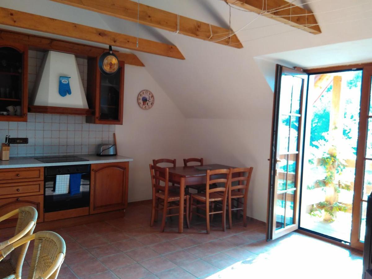 Apartman Na Farme U Koni Milesov Bagian luar foto